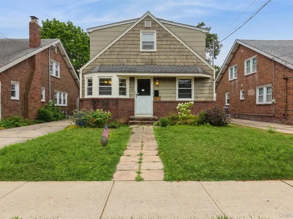 5 Cambridge Street, Malverne, NY 11565