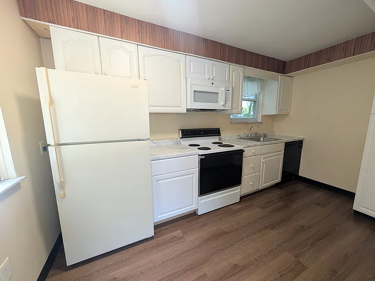 1131 Pemberton St — Photo 4