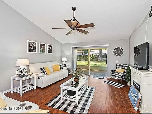3rd image of 475 Oleander Pl