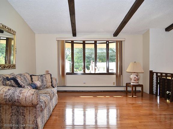 4th image of 17 Sherri Dr