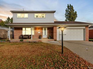 29334 Lloyd Dr, Warren, MI 48092