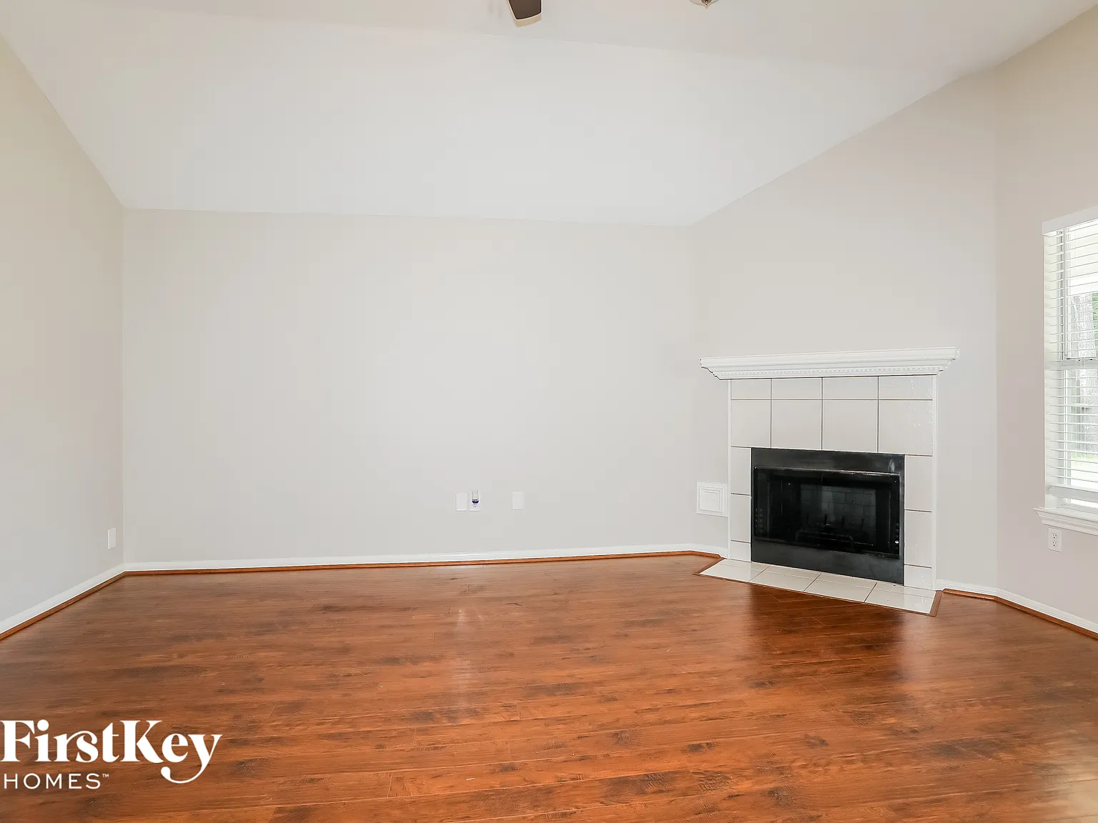3 bed, 2.0 bath, 1651 sqft, $2,120 — Photo 3