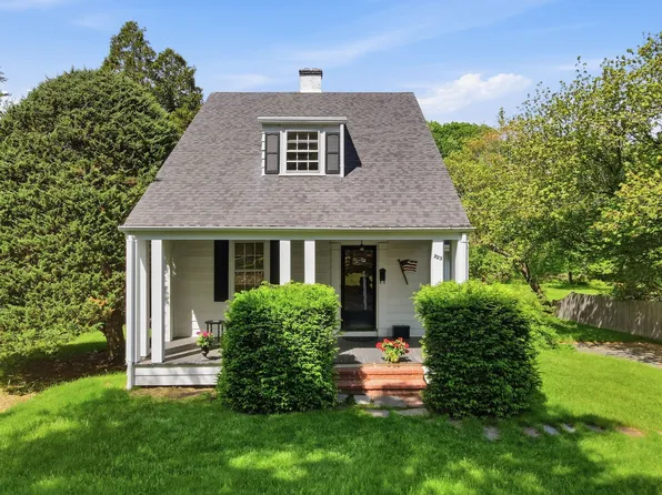 223 Central St, Hingham, MA 02043