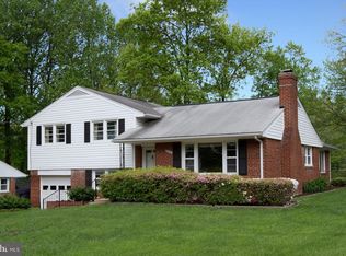 5942 Atteentee Rd, Springfield, VA 22150