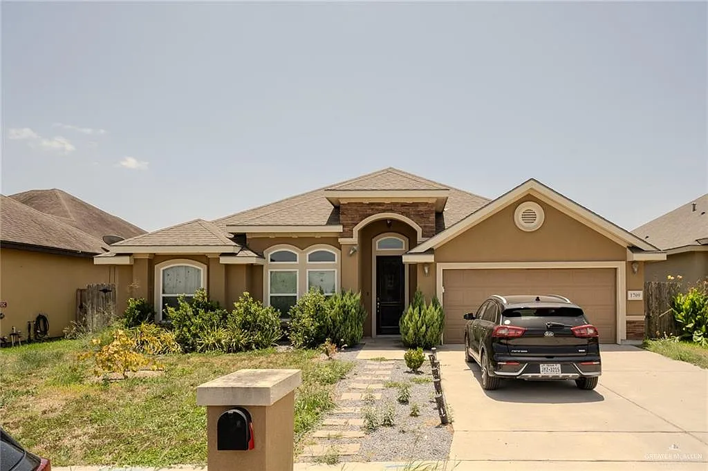 3 bed, 2.0 bath, 2159 sqft, $2,200 — Photo 1