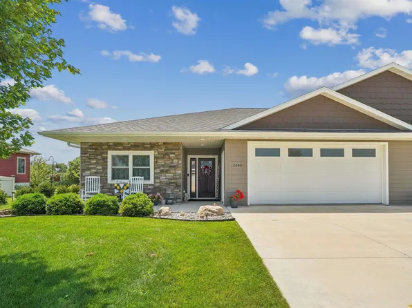 2440 Red Oak Rd, Decorah, IA 52101