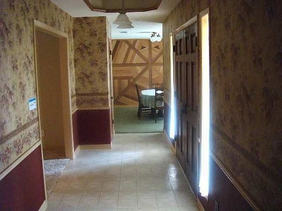 3rd image of 105 Cottonwood Ln