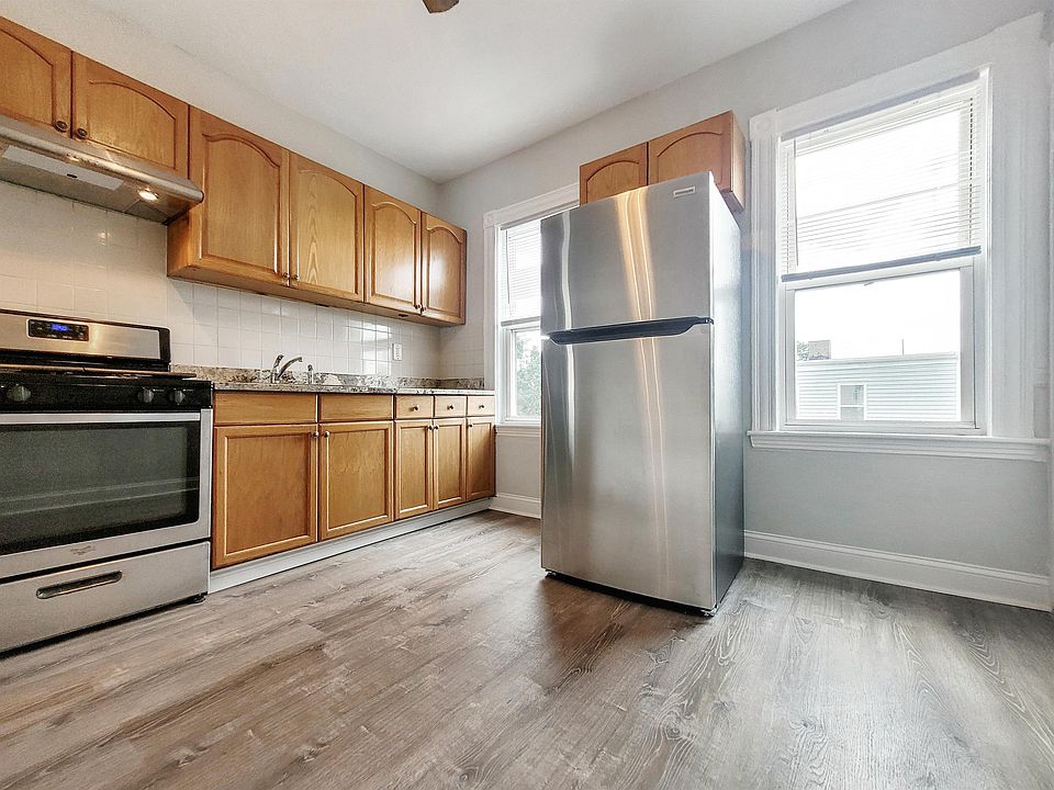 1st image of 35 Dunlap St APT 3