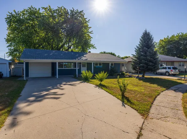 537 2nd Street Ct E, West Fargo, ND 58078