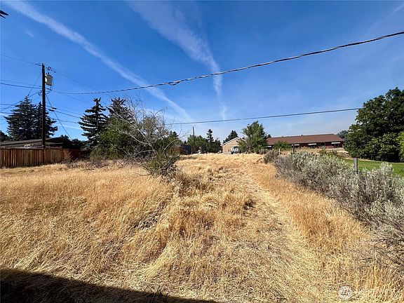 3rd image of 904 1/2 Vista Road