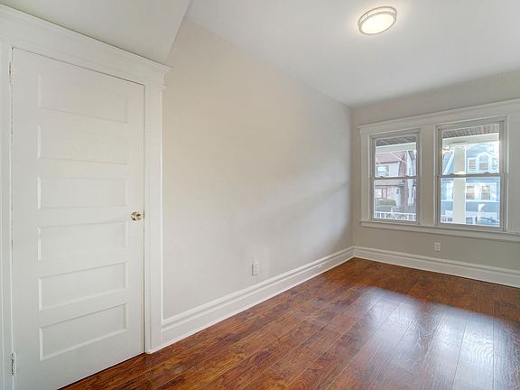 5th image of 29 Valley St Floor 1
