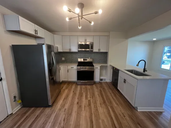 28915 Balmoral St, Garden City, MI 48135