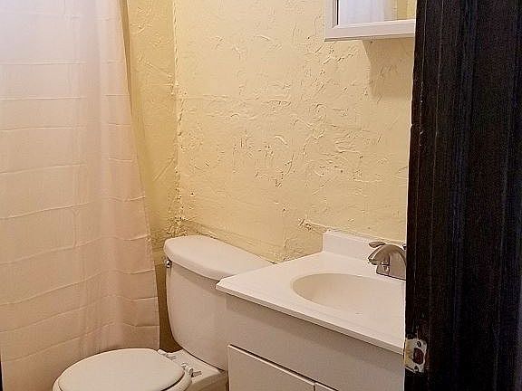 3rd image of 6116 Thackeray Ave #2