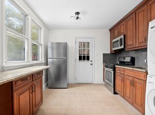 224 Hall St #1F, Brooklyn, NY 11205
