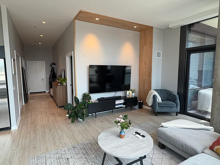 860 W Blackhawk St #601 — Photo 6