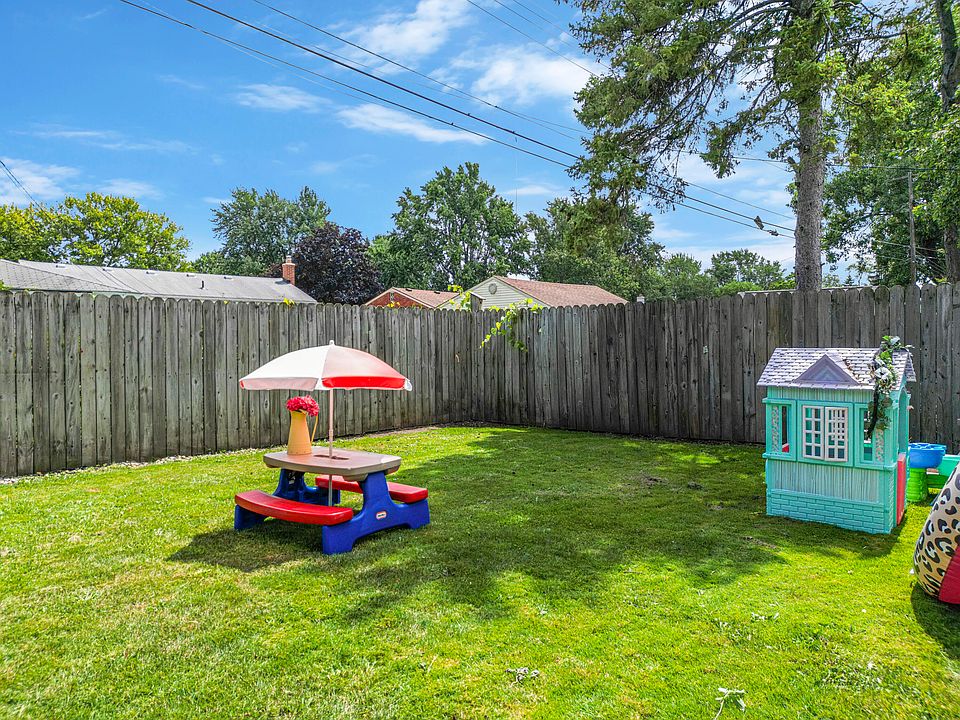 35572 Strathcona St, photo 13
