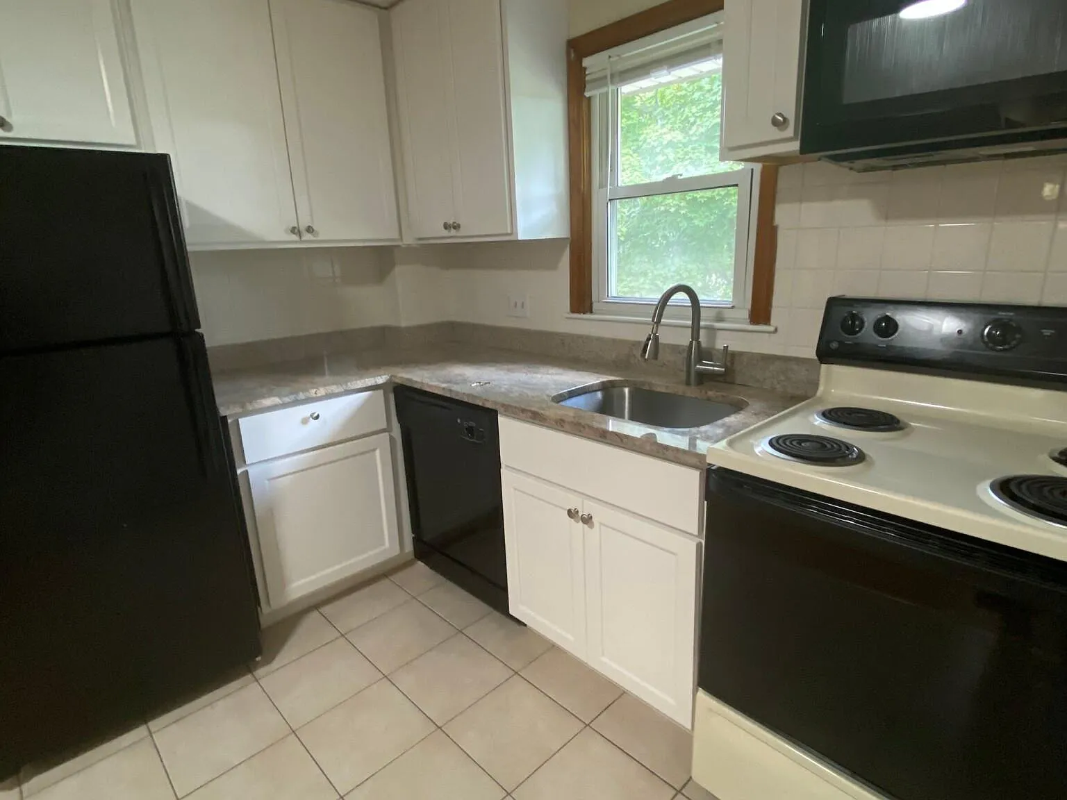 1 bed, 100 sqft, $1,895 — Photo 2