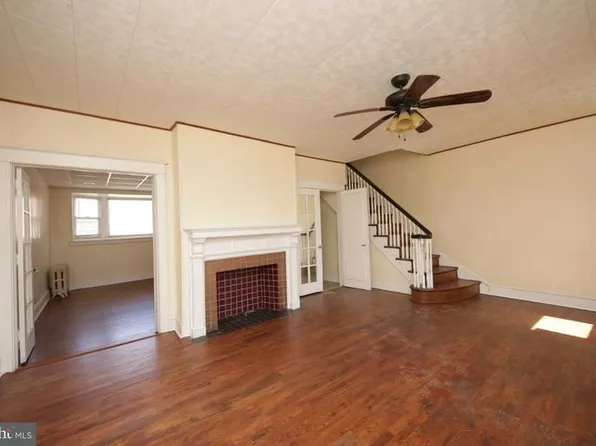 439 Montana St, Philadelphia, PA 19119