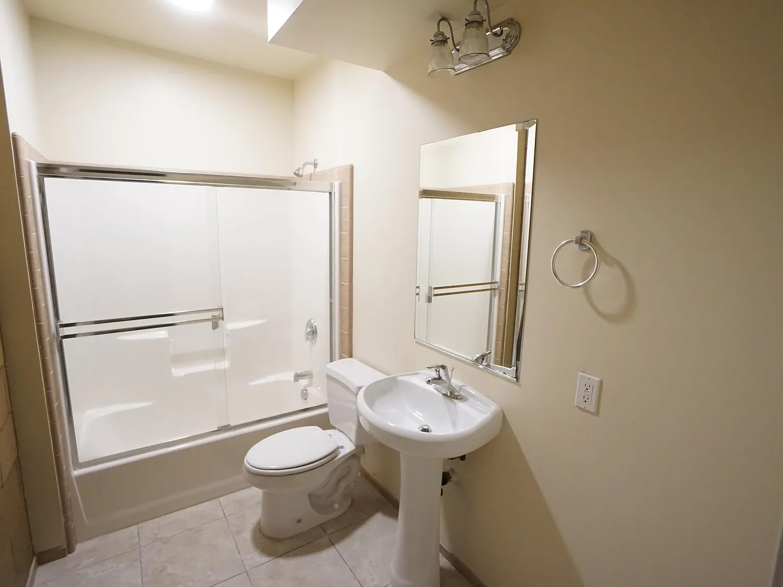 2 bed, 1000 sqft, $3,190 — Photo 4