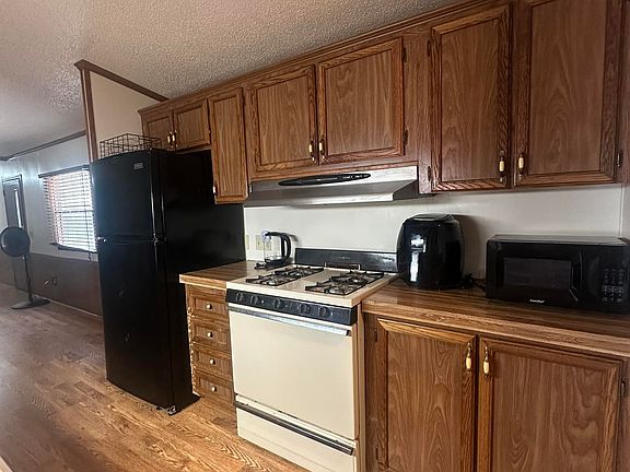 4th image of 668 Ashley Road 94