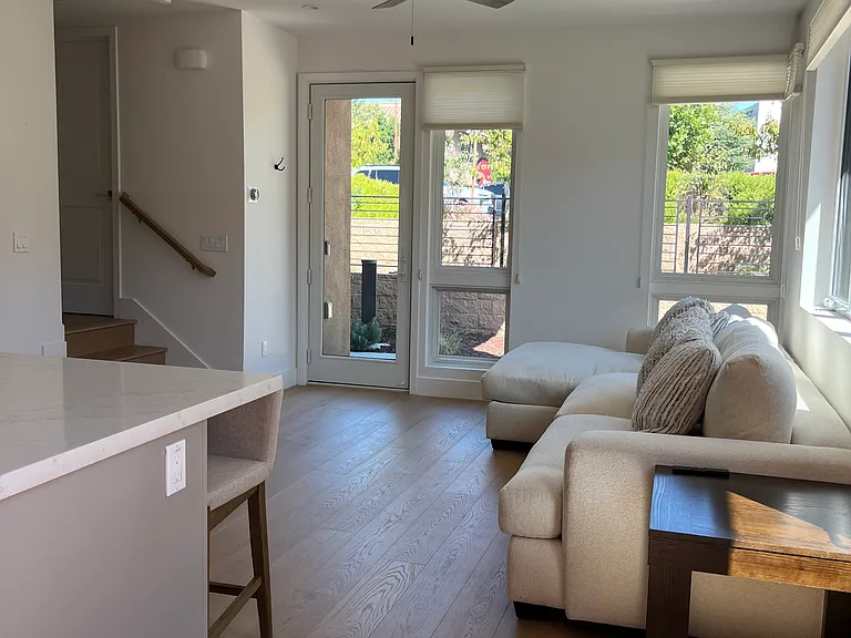 Sepulveda Cir — Photo 6