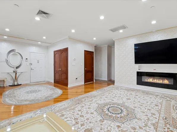 99-31 66th Avenue image 3 of 26