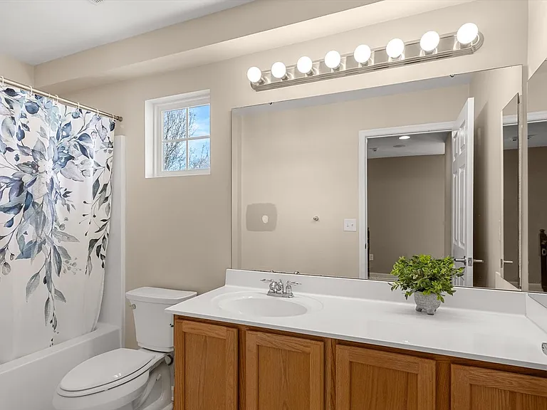 301 Adelaide Dr — Photo 33