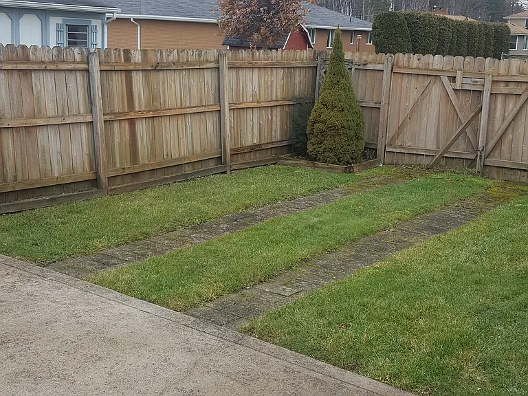 355 Avalon Dr — Photo 3