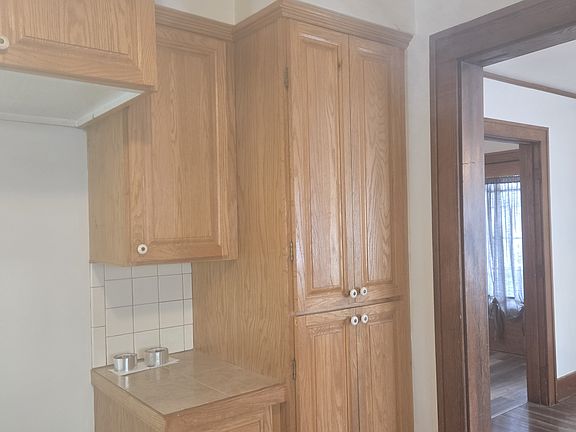 3rd image of 1552 2nd St