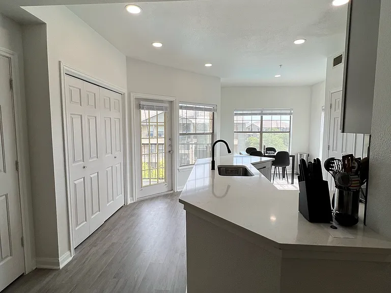 2320 Gracy Farms Ln #732 — Photo 4