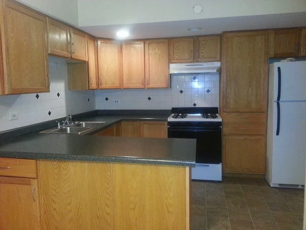 2 bed, 1.5 bath, 800 sqft, $1,650 — Photo 2