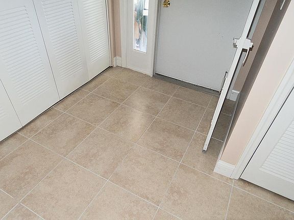 4th image of 523 Crooked Lake Ln APT A