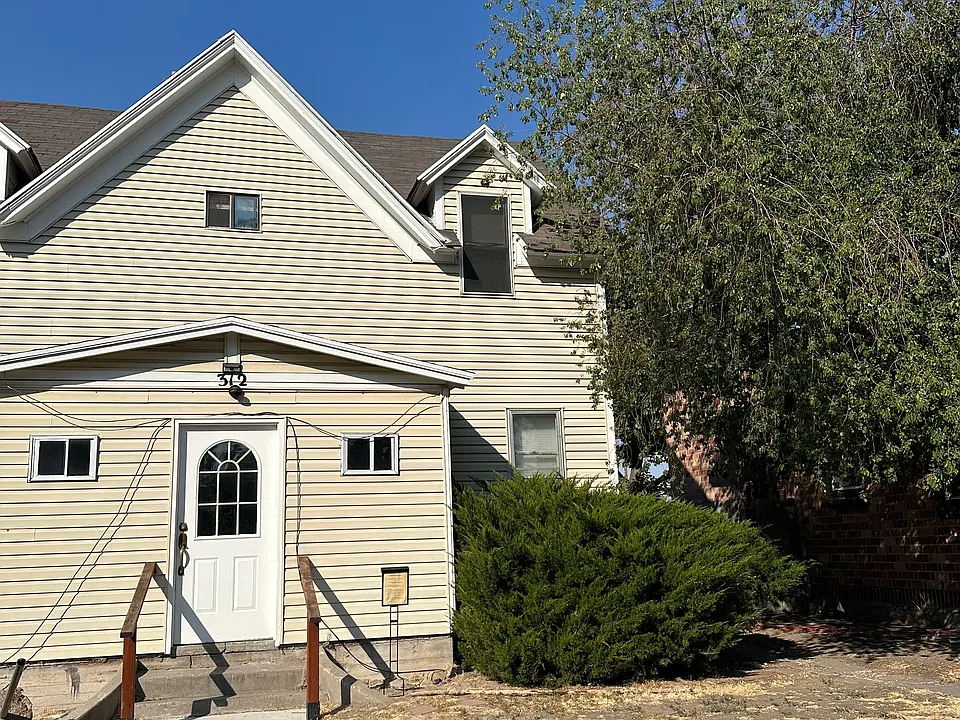 312 3rd Ave W #4