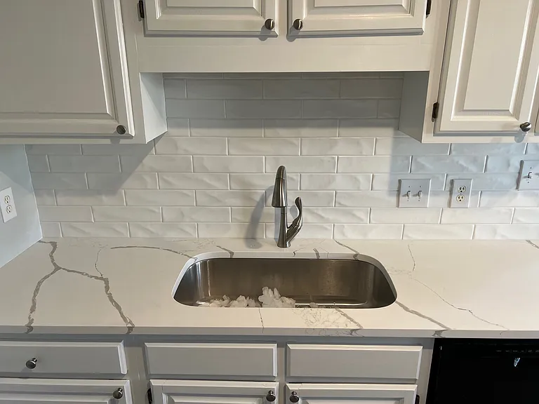 102 Pickett Ln — Photo 4