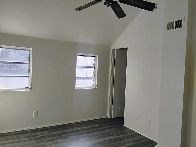 538 State St — Photo 38