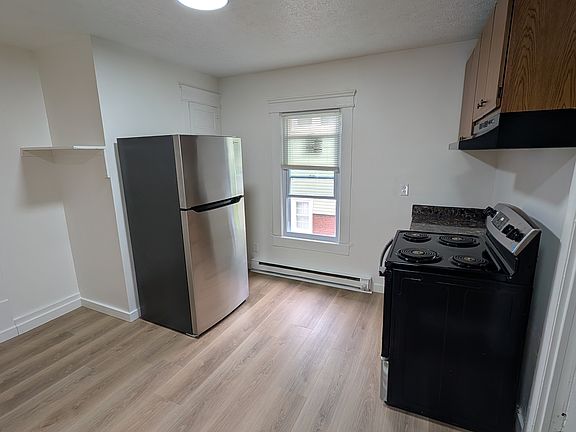 3rd image of 878 Florida Ave #2