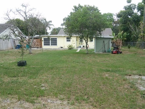 LARGE PRIVATE BACKYARD