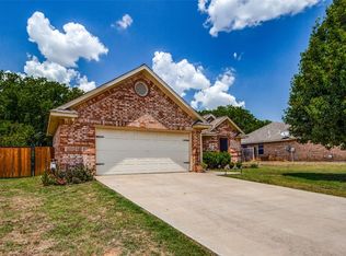 127 N Point Dr, Krum, TX 76249