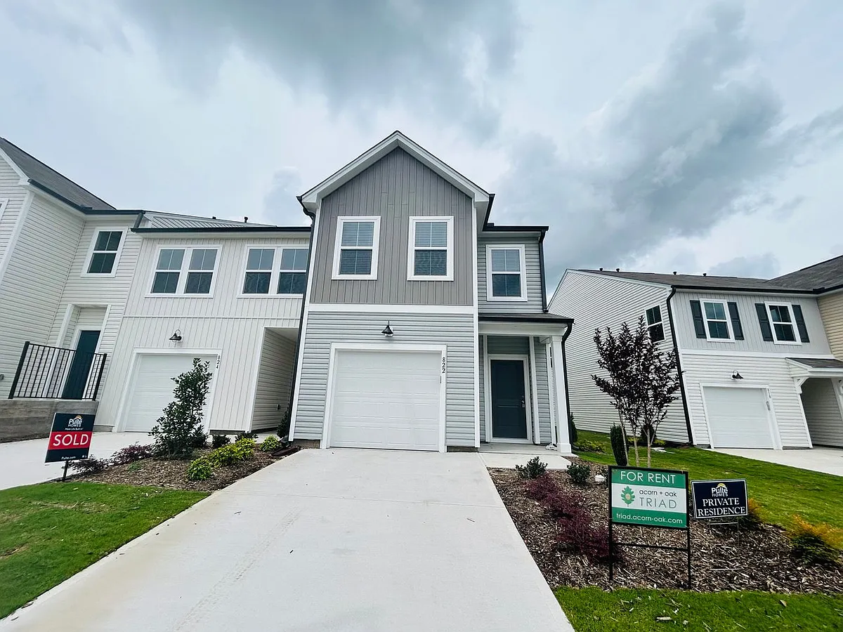 Building Photo - 822 Falls Grove Trl