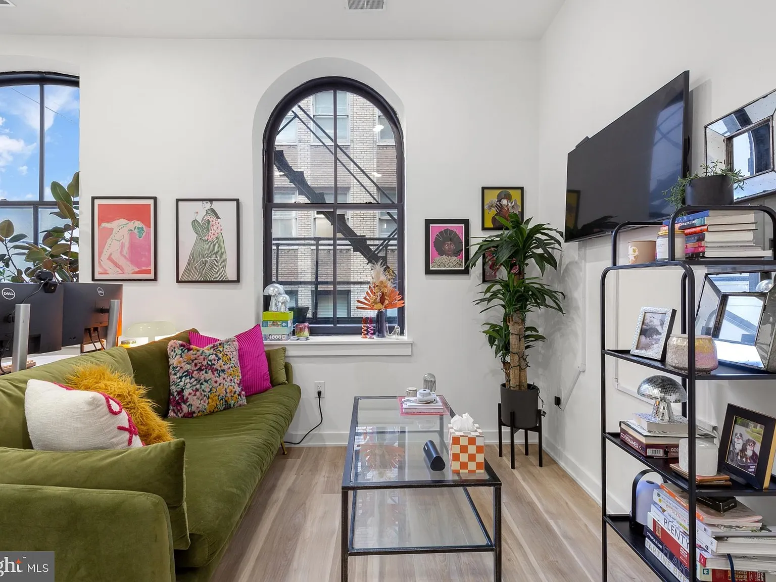 1 bed, 1.0 bath, 600 sqft, $1,795 — Photo 2