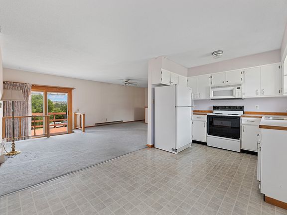4th image of 620 University St