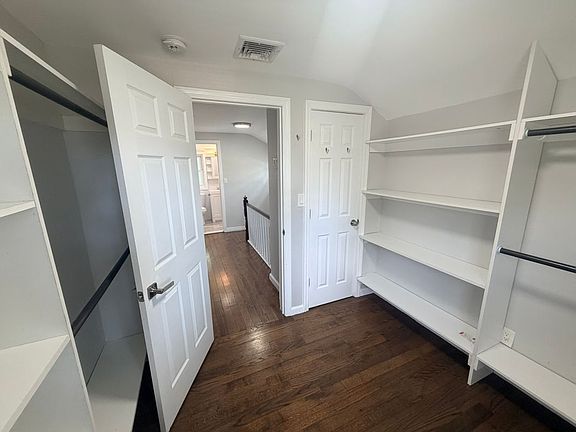 5th image of 10 Dunstan Dr