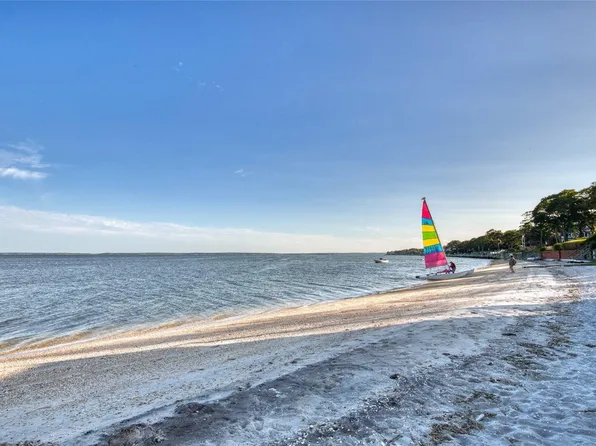 6825 Peconic Bay Boulevard, Laurel, NY 11948