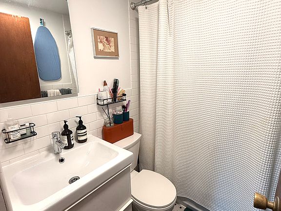 5th image of 371 Sterling Pl APT 3