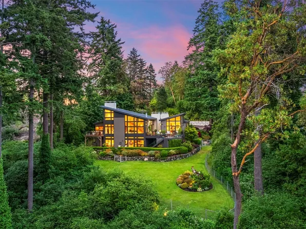 182 Island Boulevard, Fox Island, WA 98333