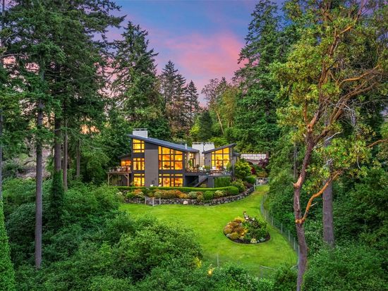 182 Island Boulevard, Fox Island, WA 98333