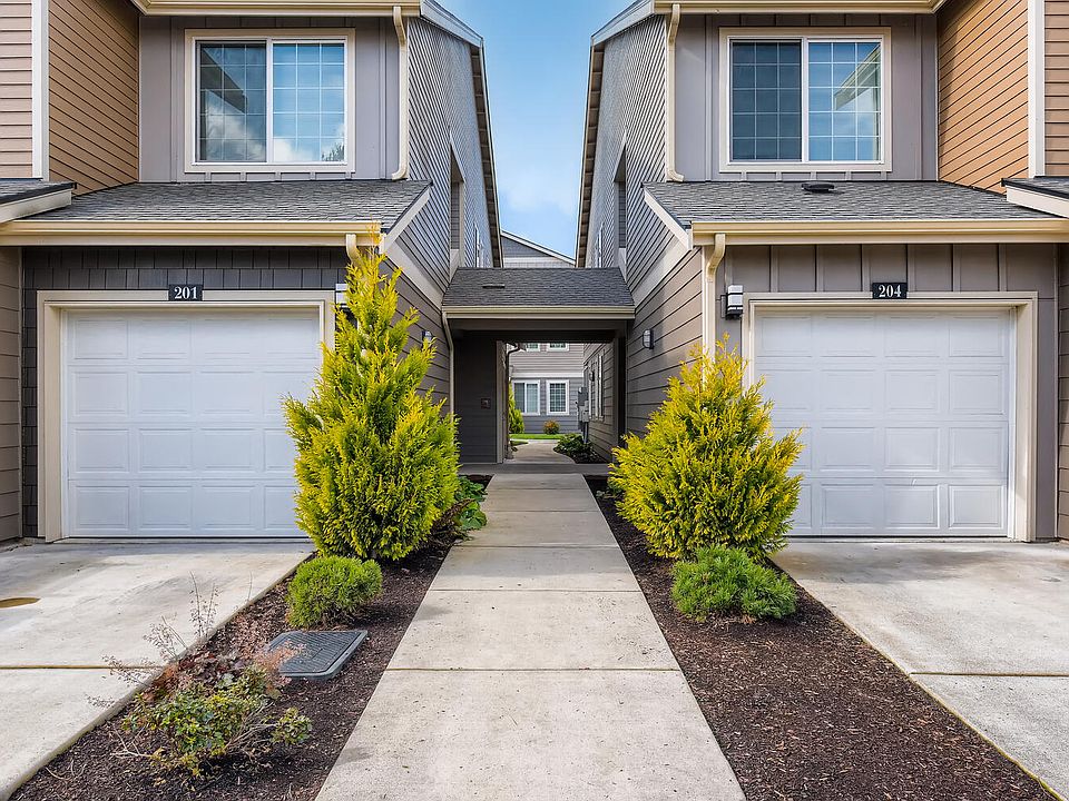 Exterior Buildings with Garages at 5100 Summit Apartments