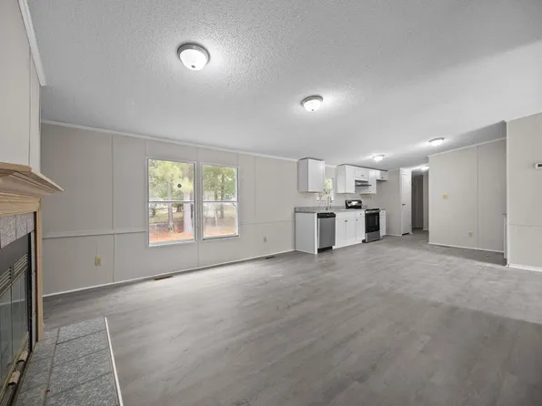 384 Jamestown Dr, Spring Lake, NC 28390