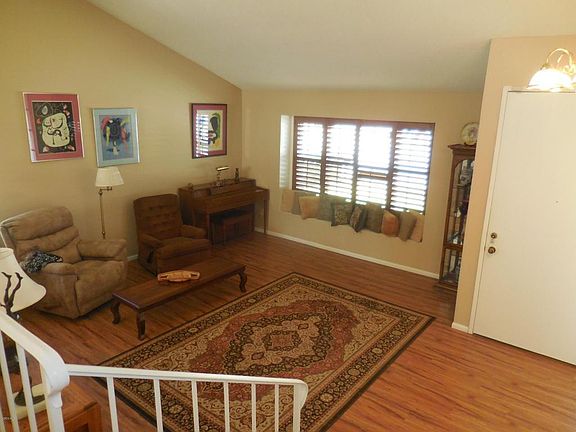 3rd image of 446 Deerhurst Ave