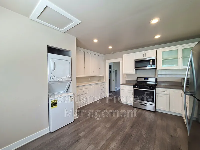 2 bed, 1.0 bath, 880 sqft, $2,550 — Photo 4